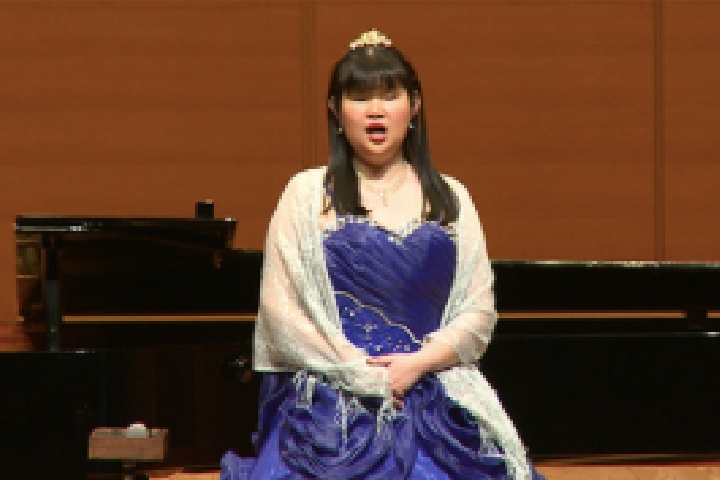 Kaori Tsutsui, a former scholarship student who appears at Nakayama KLC Concert